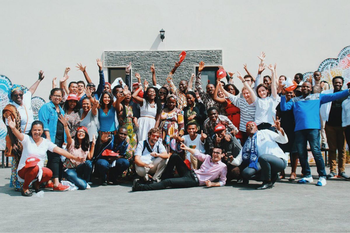 Article : L&rsquo;histoire du décisif selfie avec le président Hollande avant sa décision de partir de l’Élysée.