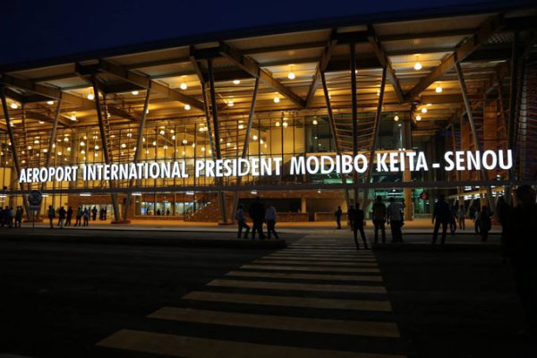 La nouvelle façade de l'aéroport international de Bamako